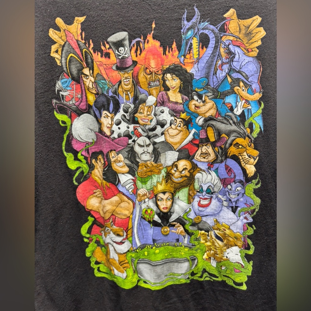 Disney Villains Bad Guys Long Sleeve Cruella Maleficent Hook Graphic T-Shirt L‎ - Picture 2 of 5